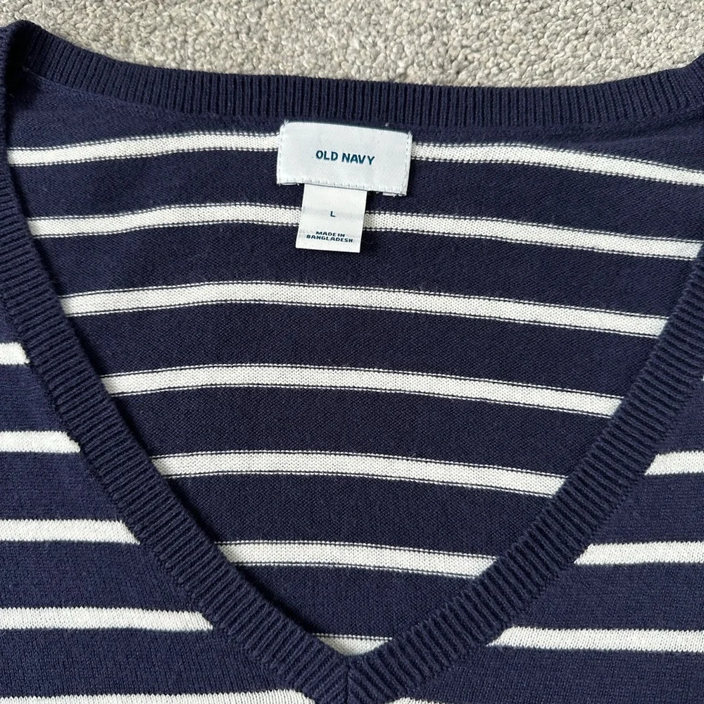 Old Navy Navy and White Striped V-Neck Sweater Size Large